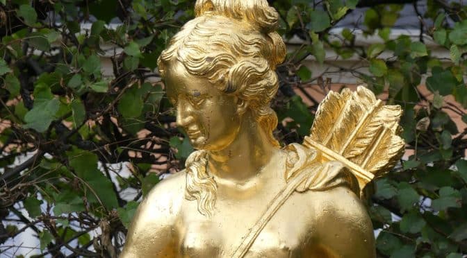 stetue d'artémis mythologie grecque