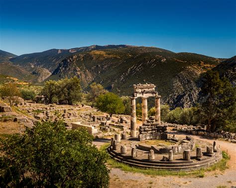 Site archéologique de Delphes où se trouvait autrefois l'oracle grec la Pythie - Crédit images : site web https://takeyourbagage.fr/